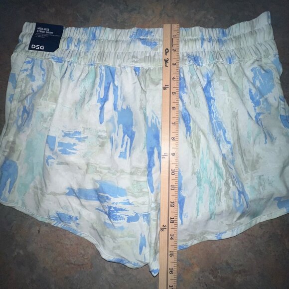 DSG High-Rise‎ Stride Shorts,  Large, Light Blue Patter - Picture 4 of 9
